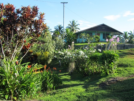 H44R/P Florida Islands  Beautiful garden atop the island.