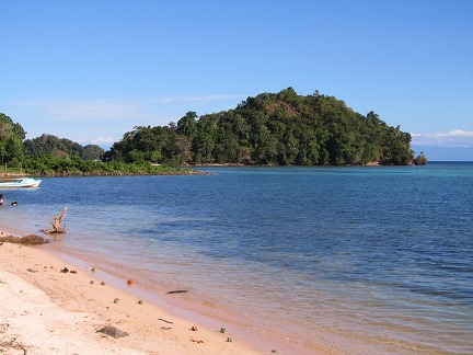 H44R/P Florida Islands View of the little Mbangai Island.