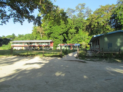 H44R Florida Islands The school grounds.