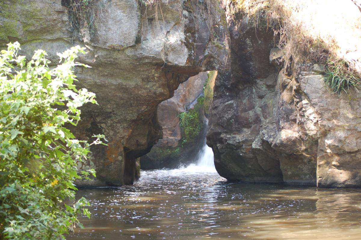 Пещера Мау Мау Кения Пещера Мау Мау Кения