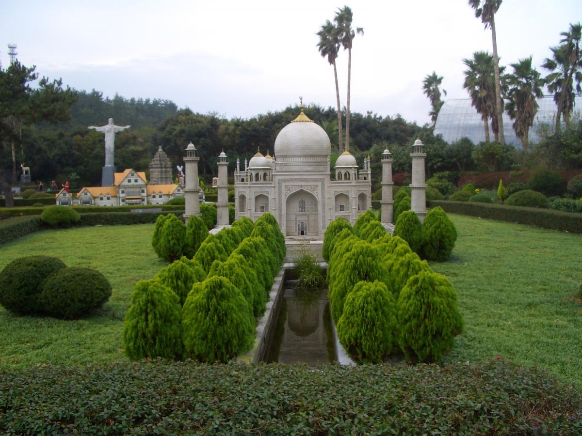 Парк Миниатюр Согвипхо, остров Чеджу, Южная Корея Парк Миниатюр Согвипхо, остров Чеджу, Южная Корея