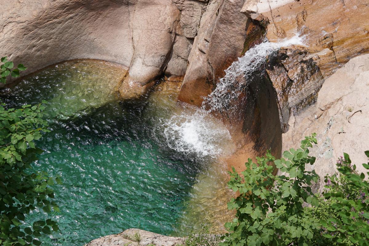 Водопад, Национальный Парк Сораксан, Янъян, Южная Корея Водопад, Национальный Парк Сораксан, Янъян, Южная Корея