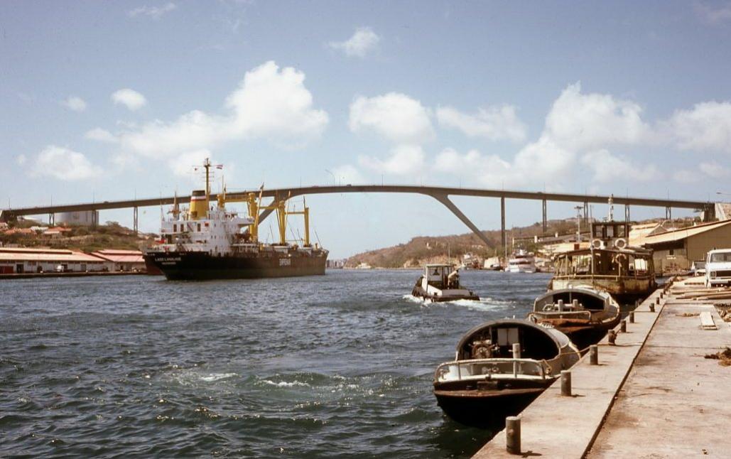 Мост Королевы Юлианы, Виллемстад, Кюрасао Мост Королевы Юлианы, Виллемстад, Кюрасао