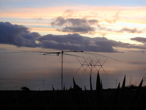 Монте Верде Остров Сан Висенти Кабо Верде WPX SSB 2002 Обе антенны на Европу. Монте Верде Остров Сан Висенти Кабо Верде WPX SSB 2002 Обе антенны на Европу.