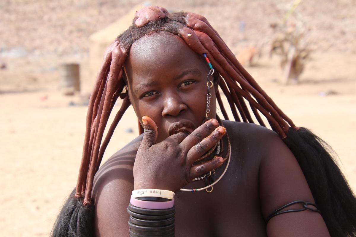 Беззубые женщины, племя Химба, Намибия Беззубые женщины, племя Химба, Намибия