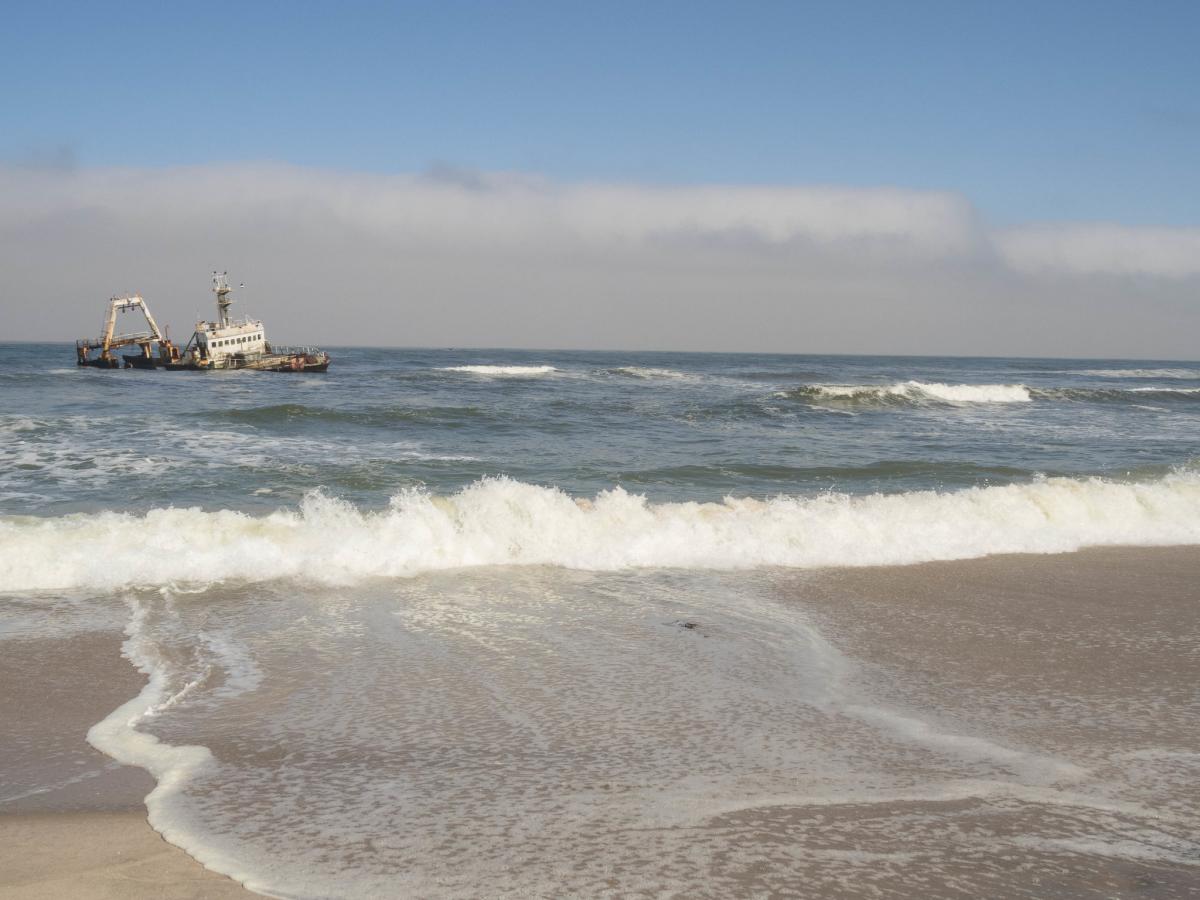 Корабль, Берег Скелетов, Намибия Корабль, Берег Скелетов, Намибия