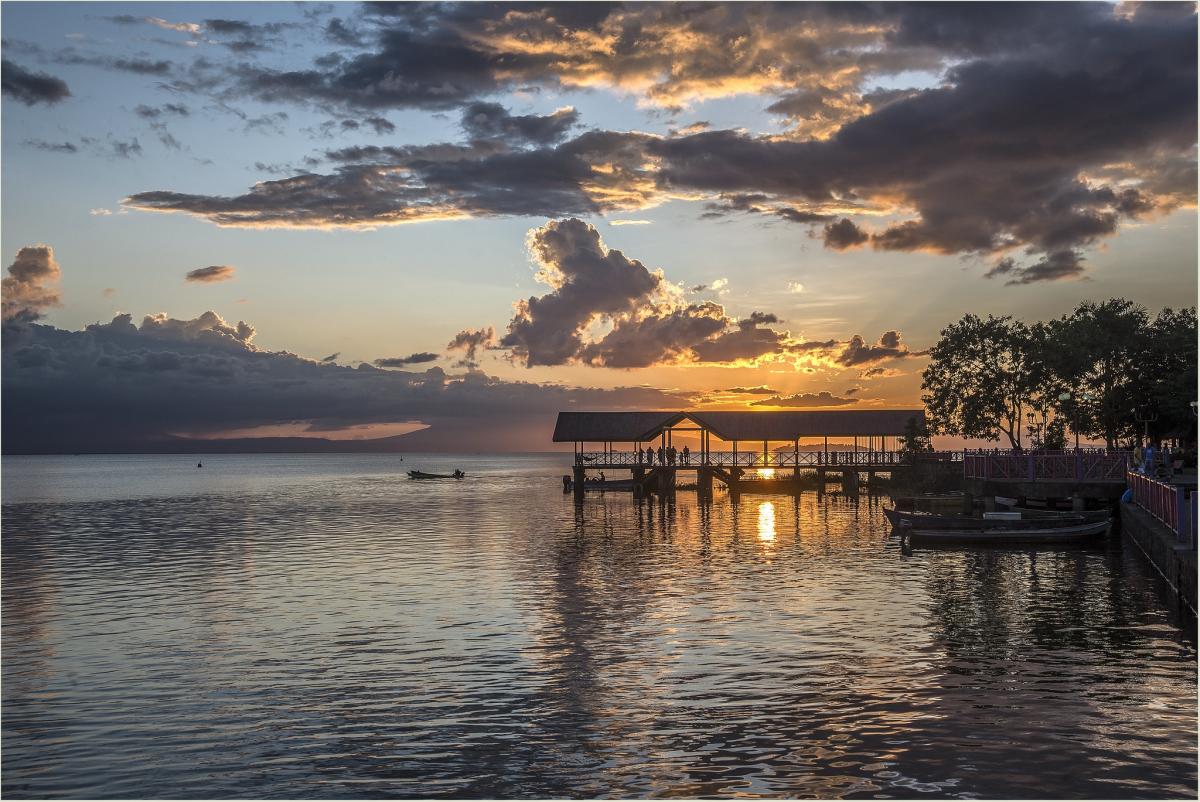 Закат, Сан Карлос, Никарагуа Закат, Сан Карлос, Никарагуа
