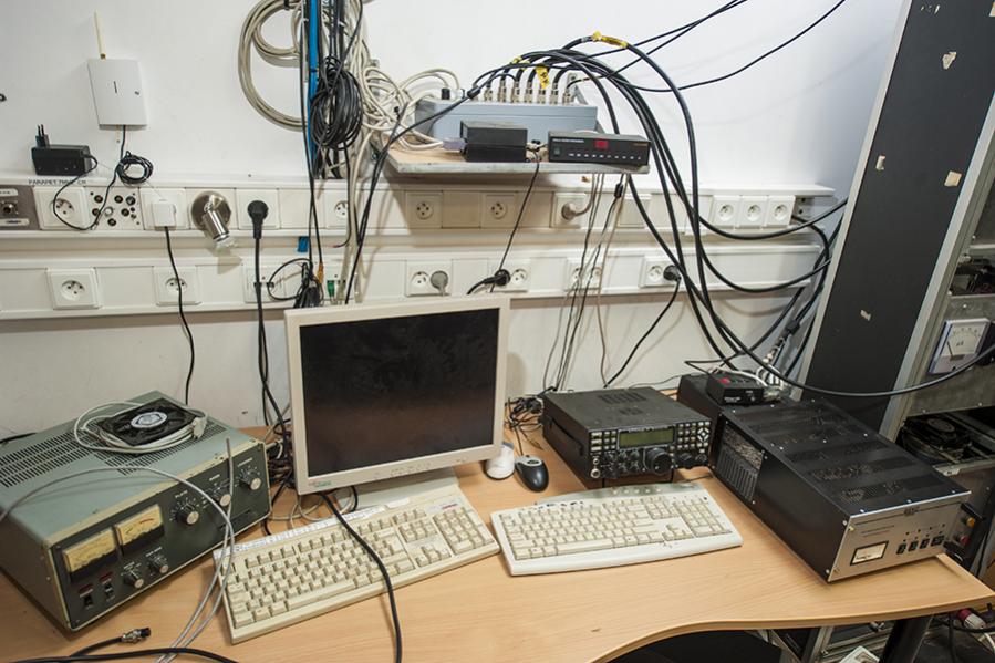 OL3Z Contest Station HF VHF Operating position