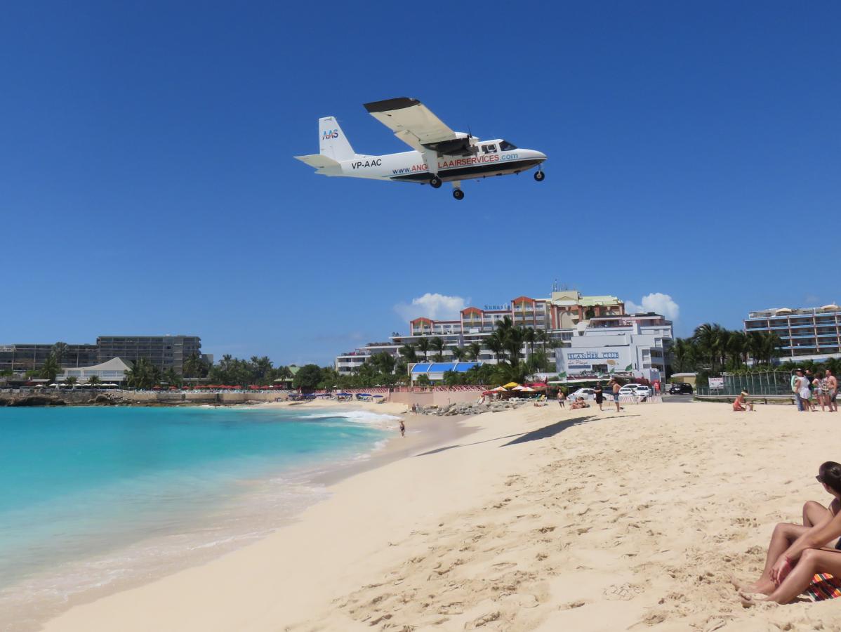 PJ8Z PJ8RV Anguilla Air Service, Maho Beach, Sint Maarten. DX News