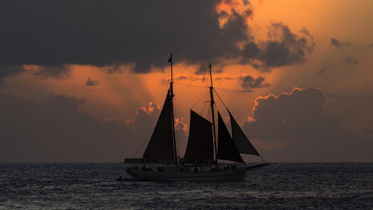 PJ8Z PJ8RV Sunset, Sailboat, Maho Beach, Sint Maarten.
