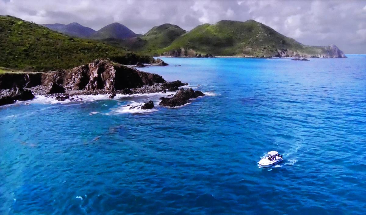 W island. Остров сен-Мартен. Остров Дюси. Остров сен Мартен в Карибском море.